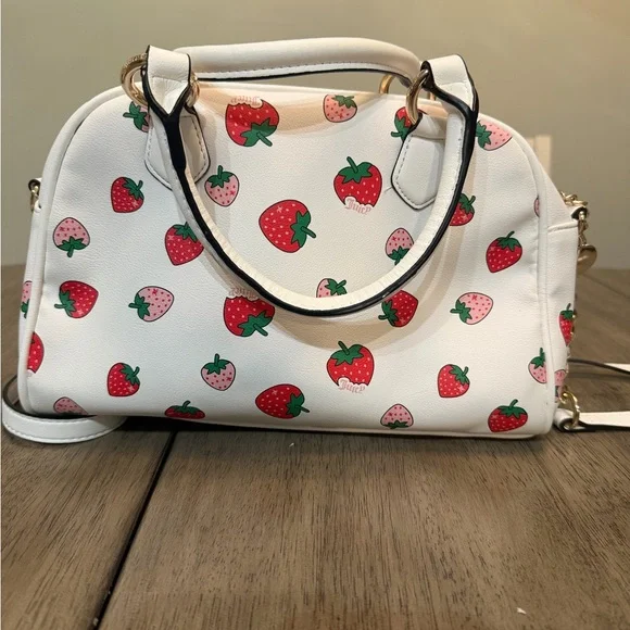 Juicy Couture White Bag with Strawberry Design + White Wallet - Picture 2 of 3